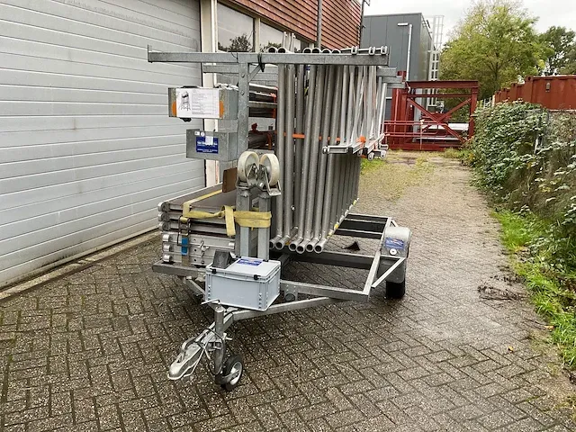 Aanhangwagen met steigermateriaal - afbeelding 5 van  12