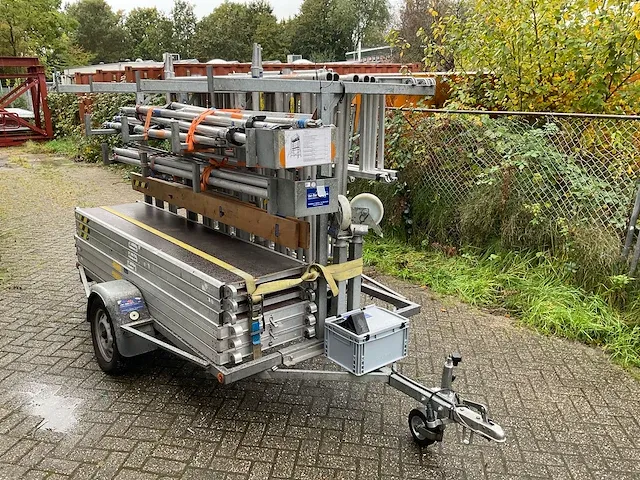 Aanhangwagen met steigermateriaal - afbeelding 6 van  12