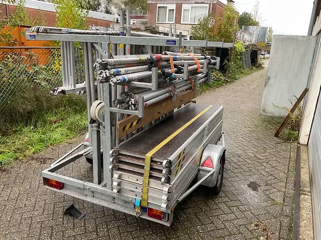 Aanhangwagen met steigermateriaal - afbeelding 7 van  12