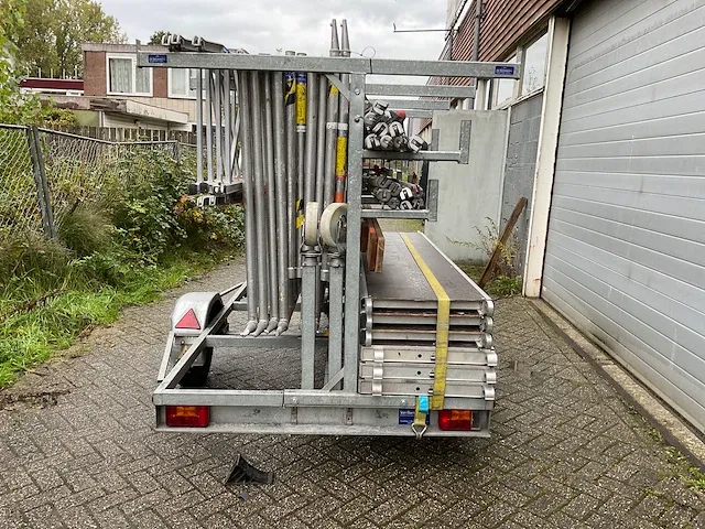 Aanhangwagen met steigermateriaal - afbeelding 8 van  12