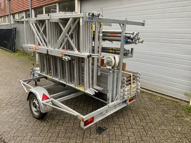 Aanhangwagen met steigermateriaal - afbeelding 9 van  12