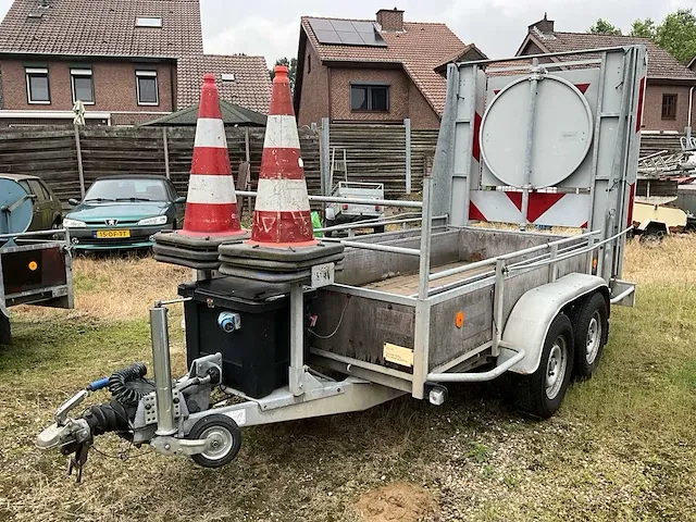 Aanhangwagen signaalwagen - afbeelding 1 van  29