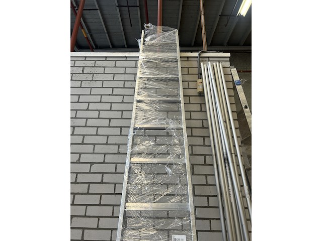 Aanlegladder met 12 treden met opstaande rand zarges, saferstep l 41362 - afbeelding 2 van  4