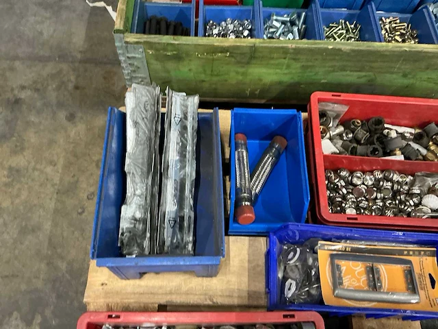 Aannemersmateriaal - afbeelding 3 van  7