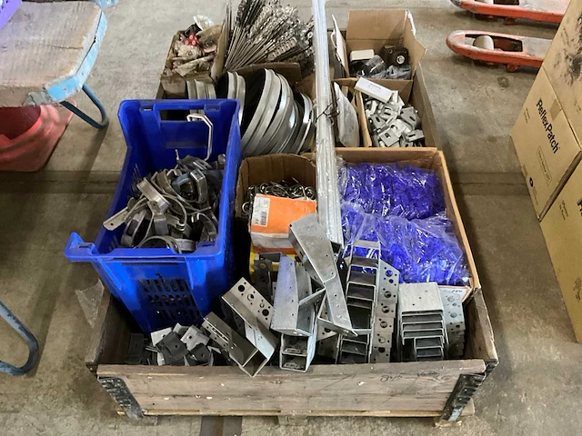 Aannemersmateriaal - afbeelding 3 van  10