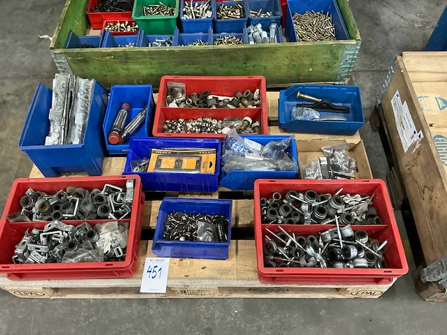 Aannemersmateriaal - afbeelding 1 van  7