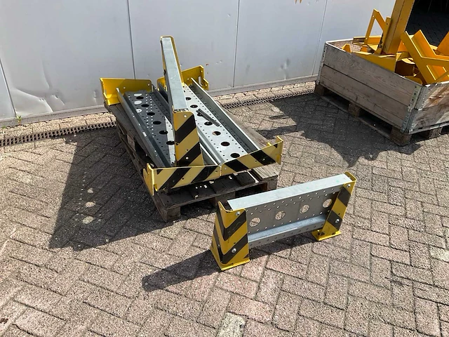 Aanrijbeveiliging - afbeelding 1 van  3