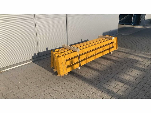 Aanrijdbeveiliging 2600x400mm (6x) - afbeelding 1 van  4