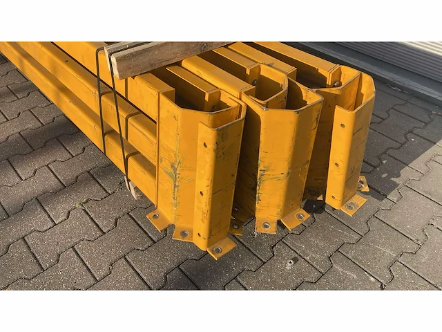 Aanrijdbeveiliging 2600x400mm (6x) - afbeelding 2 van  4