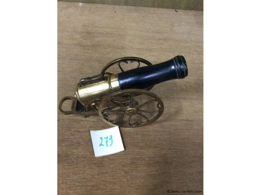 Div. brocante, devotie, vintage, militaria, literatuur, schilderijen, strips, uurwerken, fotomateriaal enz.
