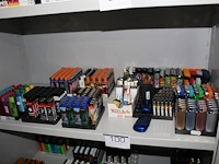 Aanstekers op schap, totaal 325 stuks - afbeelding 1 van  3