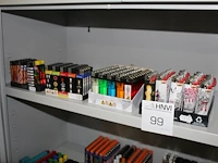 Aanstekers op schap, totaal 745 stuks - afbeelding 1 van  3