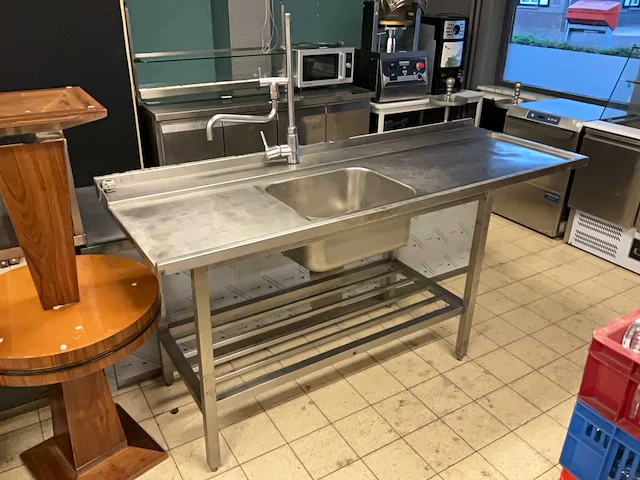 Aanvoer spoeltafel - afbeelding 1 van  7