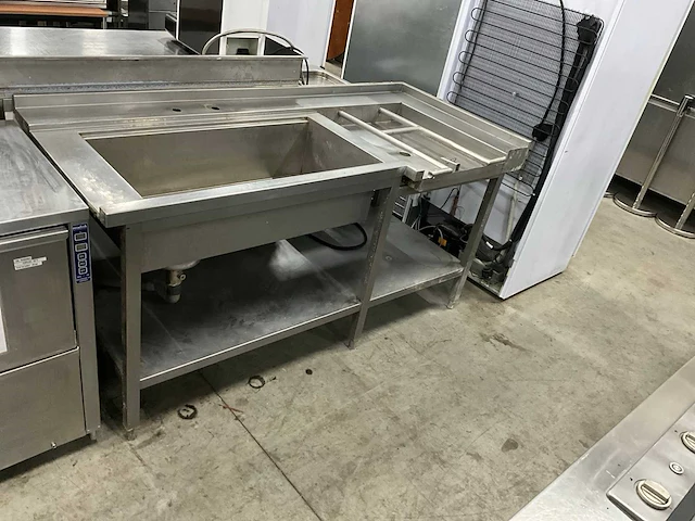 Aanvoertafel hoekmodel - afbeelding 1 van  6