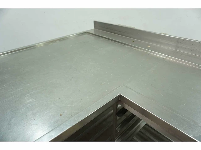 Aanvoertafel met spoelbak - afbeelding 3 van  4