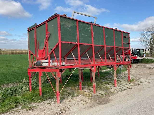 Aardappel onderlosbunker met kistenkantelaar - afbeelding 1 van  24