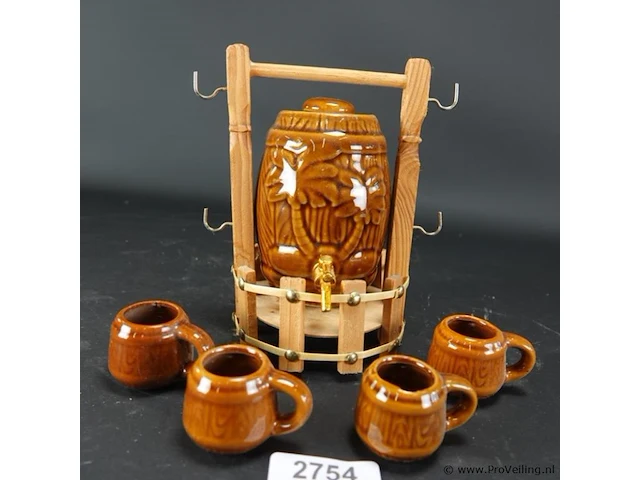 Aardewerk drinkset in houten stand - afbeelding 2 van  5