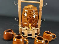 Aardewerk drinkset in houten stand - afbeelding 2 van  5