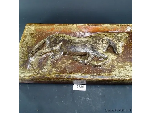 Aardewerk plaque van een paard (gespiegelde versie van kavel 2530) - afbeelding 3 van  5