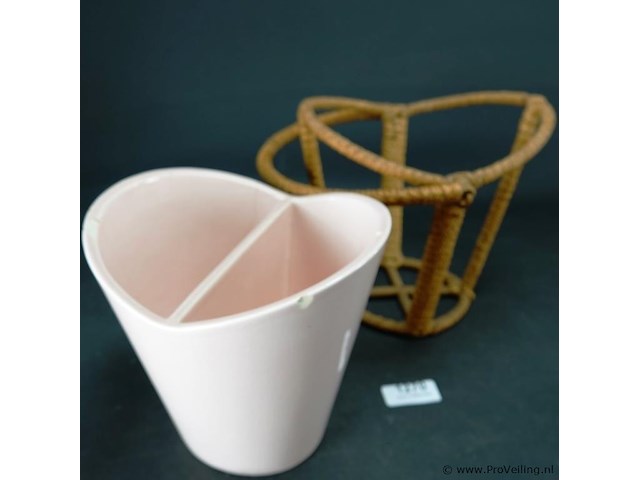 Aardewerk vakvaas in rieten draagmontuur - afbeelding 4 van  5