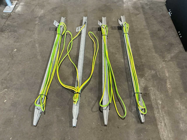 Aardpen + kabel (4x) - afbeelding 1 van  2