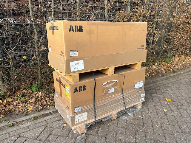 Abb - pvs-100-tl - 100k (nieuwe) omvormer t.b.v. zonnepanelen (3-fase) - afbeelding 1 van  9