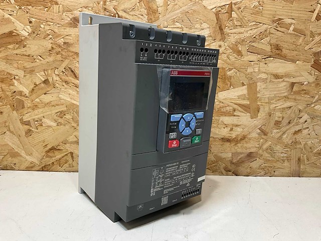 Abb 1sfa898105r7000 softstarter voedingsspanning 100-250v 22kw/400v 45a - afbeelding 6 van  11