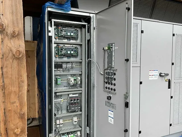 Abb elektromotor 1968 kw met frequentieregelaar 2050kw en luchtkoeler - afbeelding 15 van  39