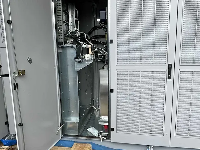 Abb elektromotor 1968 kw met frequentieregelaar 2050kw en luchtkoeler - afbeelding 19 van  39
