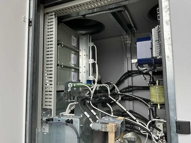 Abb elektromotor 1968 kw met frequentieregelaar 2050kw en luchtkoeler - afbeelding 20 van  39