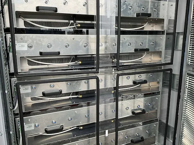 Abb elektromotor 1968 kw met frequentieregelaar 2050kw en luchtkoeler - afbeelding 25 van  39