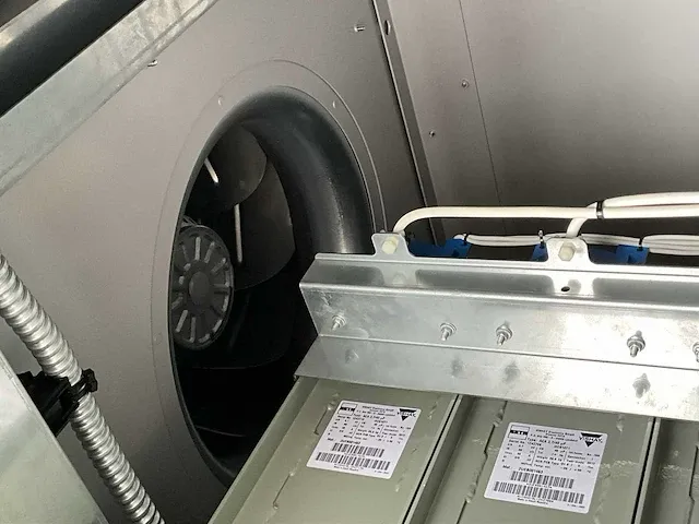 Abb elektromotor 1968 kw met frequentieregelaar 2050kw en luchtkoeler - afbeelding 29 van  39