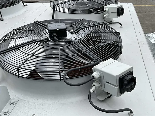 Abb elektromotor 1968 kw met frequentieregelaar 2050kw en luchtkoeler - afbeelding 32 van  39