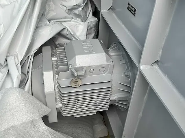 Abb elektromotor 1968 kw met frequentieregelaar 2050kw en luchtkoeler - afbeelding 36 van  39