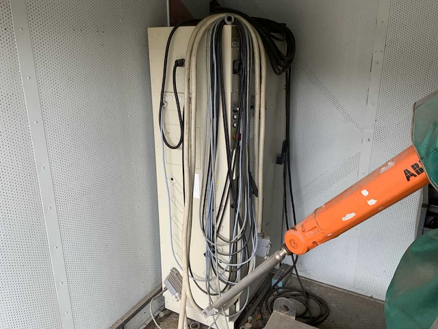 Abb robot in opslagcontainer - afbeelding 13 van  17