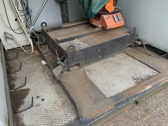 Abb robot in opslagcontainer - afbeelding 15 van  17