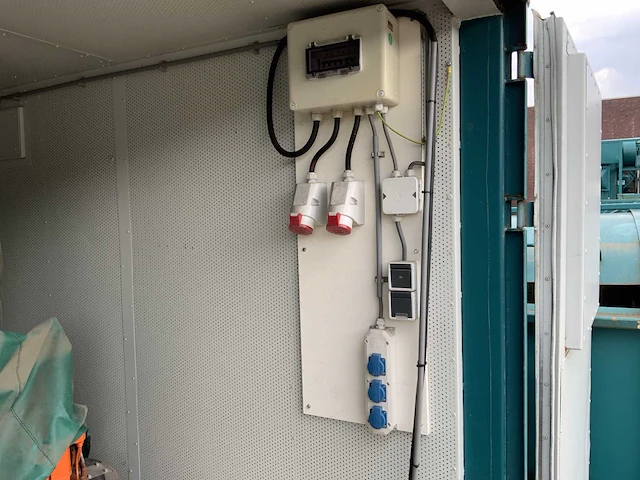 Abb robot in opslagcontainer - afbeelding 17 van  17