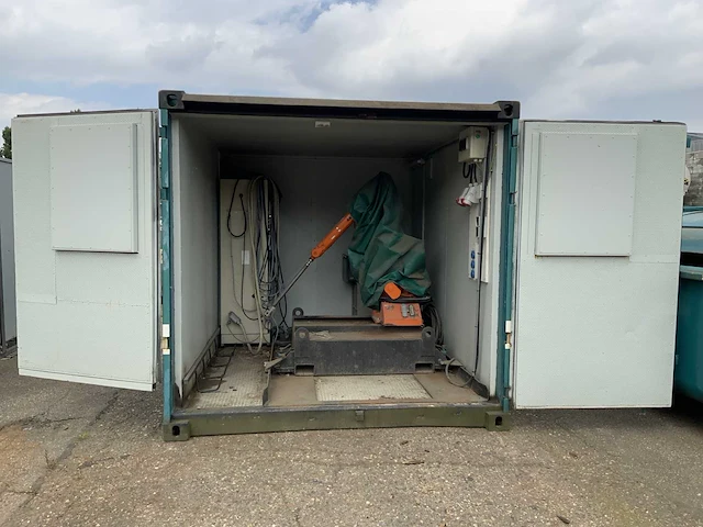 Abb robot in opslagcontainer - afbeelding 8 van  17