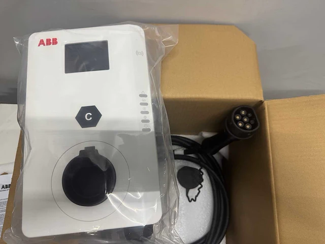 Abb wallbox / laadpaal - terra ac wall t2 3f 32a 4g met laadkabel 5 meter - afbeelding 3 van  6