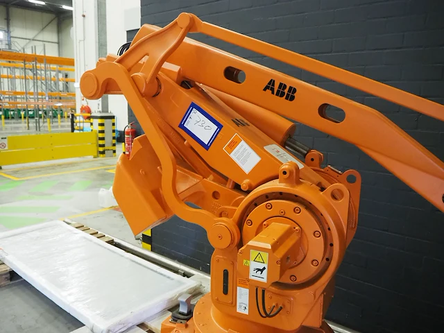 Abb - afbeelding 12 van  17