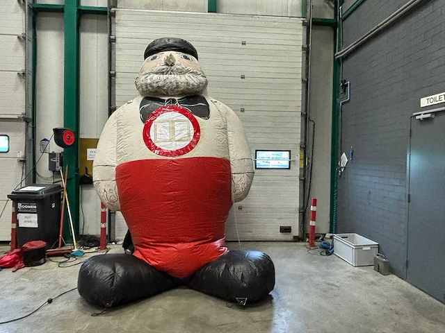 Abraham opblaasbaar met pet h3,9m - afbeelding 1 van  4