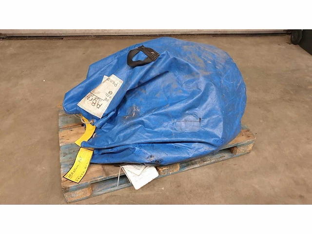 Abraham opblaasbaar met pet h3,9m - afbeelding 4 van  4