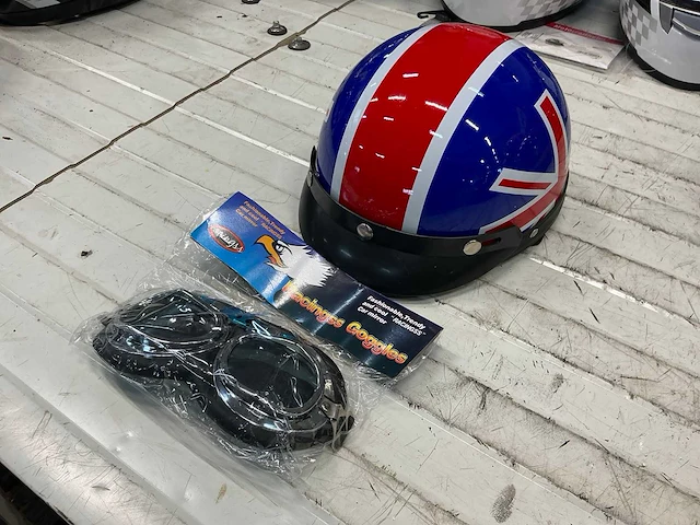 Abs motorhelm met bril (5x) - afbeelding 1 van  8