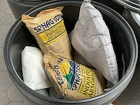 Absorptie materiaal in kunstof vat (4x) - afbeelding 2 van  4