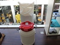 Absorptiekorrels in ton en zak - afbeelding 1 van  3