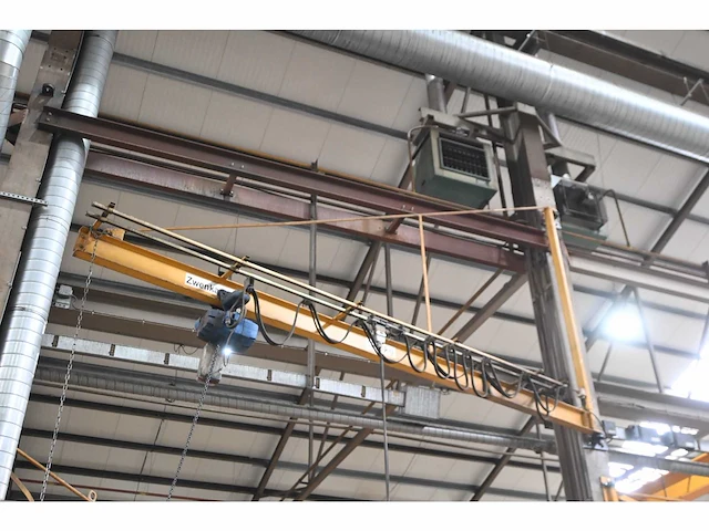Abus 1000kg wandzwenkkraan met elektrische loopkat en abus takel - afbeelding 2 van  5