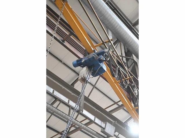 Abus 1000kg wandzwenkkraan met elektrische loopkat en abus takel - afbeelding 3 van  5