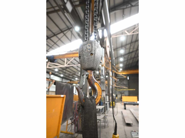 Abus 1000kg wandzwenkkraan met elektrische loopkat en abus takel - afbeelding 4 van  5