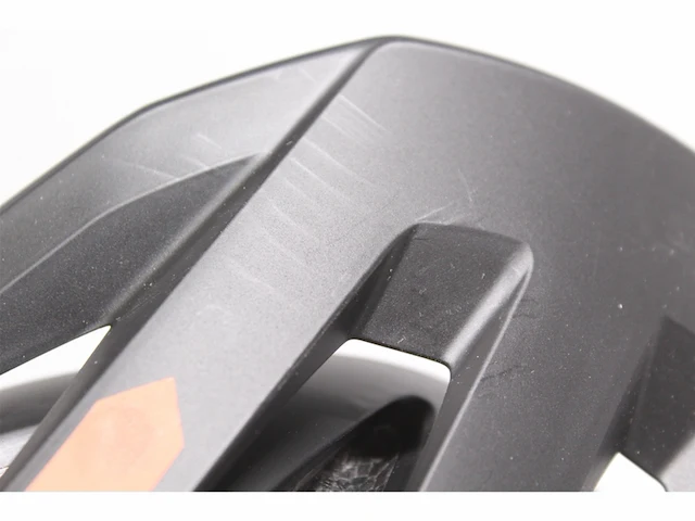 Abus urbani 3.0 ace sportieve fietshelm met ledachterlicht verlengd scherm en magneetsluiting zwart maat s - afbeelding 5 van  5