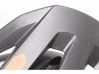 Abus urbani 3.0 ace sportieve fietshelm met ledachterlicht verlengd scherm en magneetsluiting zwart maat s - afbeelding 5 van  5